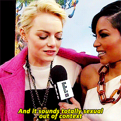 Emma Stone GIF. Gifs Filmsterren Emma stone  Snl Saturday night live Kristen wiig Penelope Paula deen Gilly Sketches 