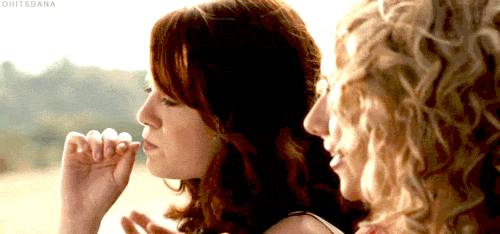 Emma Stone GIF. Gifs Filmsterren Emma stone Revlon 