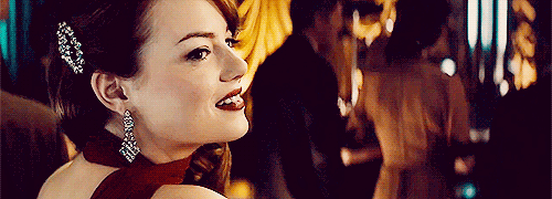 Emma Stone GIF. Film Gangster squad Sigaret Rook Gifs Filmsterren Emma stone 
