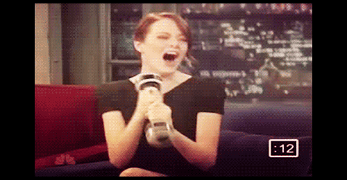Emma Stone GIF. Gifs Filmsterren Emma stone Schudden Gewicht 