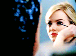 Emma Stone GIF. Gifs Filmsterren Emma stone  Snl Saturday night live Kristen wiig Penelope Paula deen Gilly Sketches 