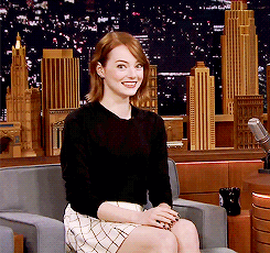 Emma Stone GIF. Gifs Filmsterren Emma stone  Snl Saturday night live Kristen wiig Penelope Paula deen Gilly Sketches 
