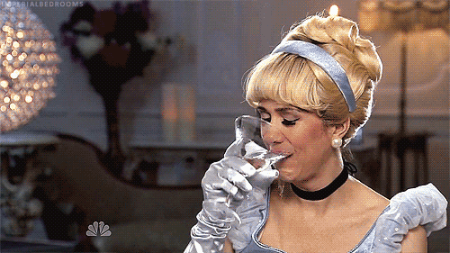 Emma Stone GIF. Gifs Filmsterren Emma stone  Snl Saturday night live Kristen wiig Penelope Paula deen Gilly Sketches 