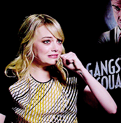 Emma Stone GIF. Bang Gifs Filmsterren Emma stone Bijtend Lachend 