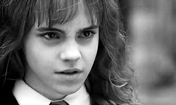 Emma Watson GIF. Harry potter Films en series Emma watson Gifs Filmsterren Perkamentus Hermelien griffel Stone tovenaar 