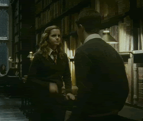 Emma Watson GIF. Emma watson Gifs Filmsterren Lachend Lach 