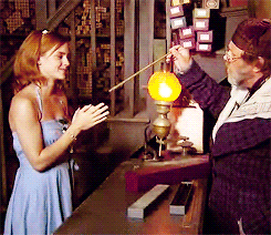 Emma Watson GIF. Emma Emma watson Gifs Filmsterren Emmawatsonfan 
