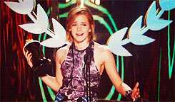 Emma Watson GIF. Emma watson Gifs Filmsterren 13 Mtv movie awards Randompost 