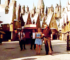 Emma Watson GIF. Beroemdheden Emma watson Gifs Filmsterren Ezra miller Logan lerman The perks of being a wallflower 