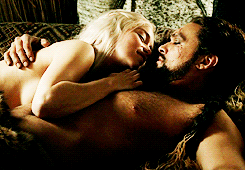 Game Of Thrones GIF. Games Game of thrones Gifs Hongerig Kip De hond Gefrituurde kip 