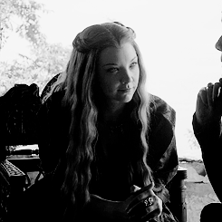 Game Of Thrones GIF. Games Game of thrones Gifs Geen Joffrey De leeuw en de roos 