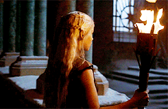 Game Of Thrones GIF. Televisie Games Game of thrones Gifs Daenerys targaryen Emilia clarke 