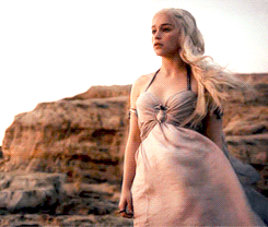 Game Of Thrones GIF. Games Game of thrones Tv Gifs Daenerys targaryen Emilia clarke 
