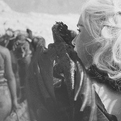 Game Of Thrones GIF. Bioscoop Games Game of thrones Gifs Daenerys targaryen Daenerys Ziek van je shit 