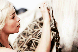 Game Of Thrones GIF. Applaus Games Game of thrones Tv Gifs Wenk Hbo Renling 