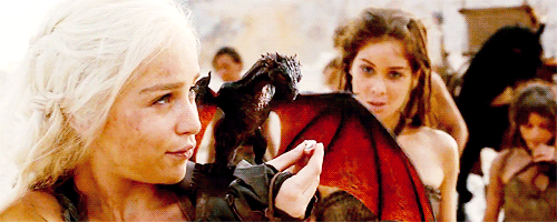 Televisie Games Game of thrones Tv Gifs 4 Daenerys Targaryen Emilia Clarke ze heeft de beste li 