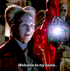 Gary Oldman GIF. Gifs Filmsterren Christian bale Gary oldman Batman begins Chris nolan 