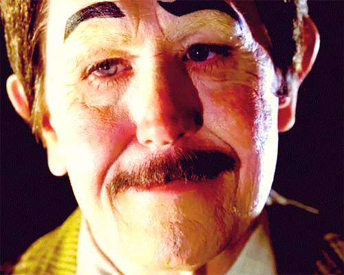 Gary Oldman GIF. Batman Gifs Filmsterren Gary oldman The dark knight rises Commissioner gordon 