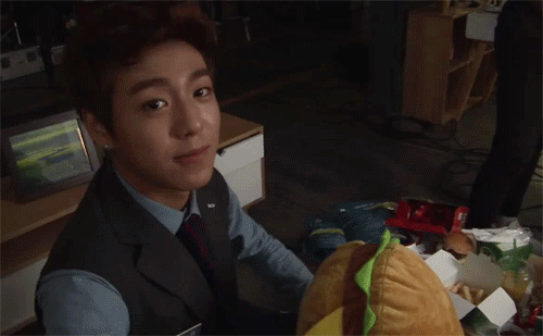 Eten en drinken Gifs Hamburger Sulli naar de prachtige u cha eun gyul zooo cuuute lt33 Hyunwoo 