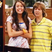 Miley Cyrus GIF. Artiesten Hannah montana Miley cyrus Bed Gifs Vriend Emily osment 