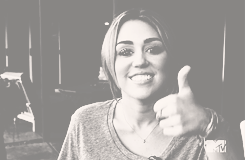 Hannah Montana GIF. Artiesten Hannah montana Miley cyrus Bed Gifs Vriend Emily osment 