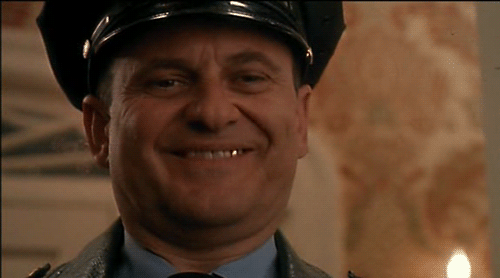 Gifs Filmsterren macaulay culkin komedie achterdochtig wenk glimlachen tand 