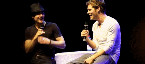 Ian Somerhalder GIF. Gifs Filmsterren Ian somerhalder Comic con Melissa benoist Sdcc2015 Mbenoistedit Super meid Jeremy jo 