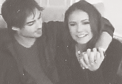 Ian Somerhalder GIF. Jongen Sexy Gifs Filmsterren Ian somerhalder Glimlach De vampieren dagboeken Damon salvatore Shirtles 