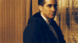 Jake Gyllenhaal GIF. Drinken Roken Gifs Filmsterren Jake gyllenhaal Robert downey jr David fincher 