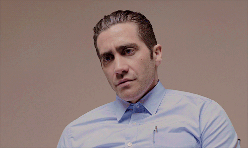 Jake Gyllenhaal GIF. Sexy Gifs Filmsterren Jake gyllenhaal Strip Vampire weekend Het opgeven van het pistool 