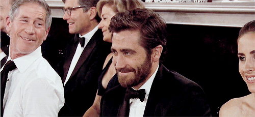Jake Gyllenhaal GIF. Sexy Gifs Filmsterren Jake gyllenhaal Strip Vampire weekend Het opgeven van het pistool 