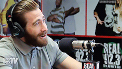 Jake Gyllenhaal GIF. Lol Gifs Filmsterren Jake gyllenhaal Lachend Haha Lach 