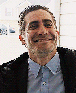 Jake Gyllenhaal GIF. Bioscoop Films Gifs Filmsterren Jake gyllenhaal Thriller Lachend Haha Lach Nightcrawler Dan gilroy 
