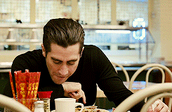 Jake Gyllenhaal GIF. Lol Gifs Filmsterren Jake gyllenhaal Lachend Haha Lach 