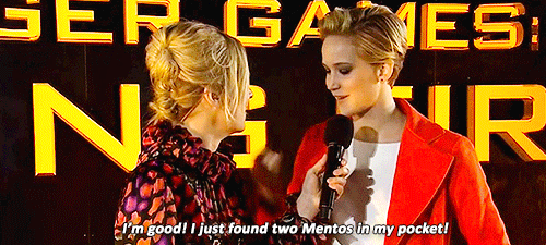Gifs Filmsterren Jennifer lawrence onhandig beschaamd verlegen imponeren iemand 