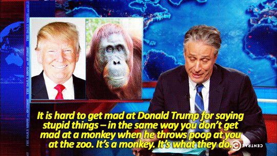 Jon Stewart GIF. Gifs Filmsterren Jon stewart Geamuseerd Popcorn 