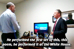 Jon Stewart GIF. Gifs Filmsterren Jon stewart Lachend Giechelen The daily show 