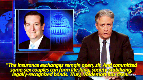 Jon Stewart GIF. Gifs Filmsterren Jon stewart Lachend Giechelen The daily show 