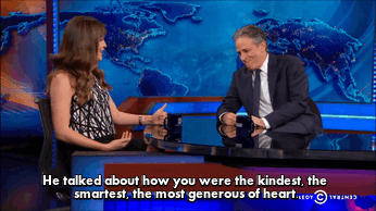 Jon Stewart GIF. Gifs Filmsterren Jon stewart Lachend Giechelen The daily show 