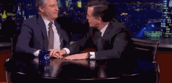 Jon Stewart GIF. Drinken Alcohol Gifs Filmsterren Jon stewart Ellen degeneres Margarita Happy hour 