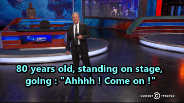 Jon Stewart GIF. Gifs Filmsterren Jon stewart Geamuseerd Popcorn 