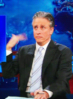 Jon Stewart GIF. Gifs Filmsterren Jon stewart Geamuseerd Popcorn 
