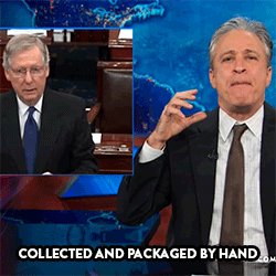 Jon Stewart GIF. Gifs Filmsterren Jon stewart Lachend Giechelen The daily show 