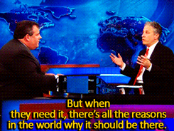Jon Stewart GIF. Drinken Alcohol Gifs Filmsterren Jon stewart Ellen degeneres Margarita Happy hour 