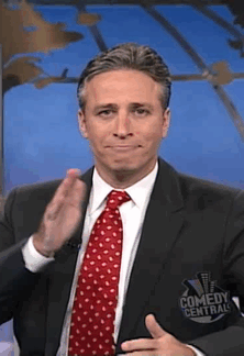 Jon Stewart GIF. Gifs Filmsterren Jon stewart Geamuseerd Popcorn 
