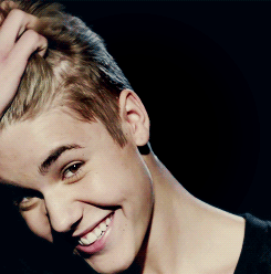Justin Bieber GIF. Grappig Meisje Artiesten Justin bieber Gifs Onhandig Eng Vreemd Vriendin Bieber 