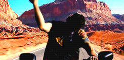 Artiesten Gifs Kanye west in de war 