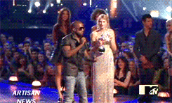 Taylor Swift GIF. Artiesten Taylor swift Gifs Kanye west Vmas 