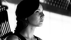 Jennifer Lawrence GIF. Boeren The hunger games Gifs Filmsterren Jennifer lawrence Katniss Katniss everdeen Kijk niet naar me 