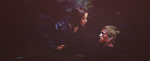 The hunger games Gifs Filmsterren Jennifer lawrence mockingjay katniss catching fire pin vormelijk 